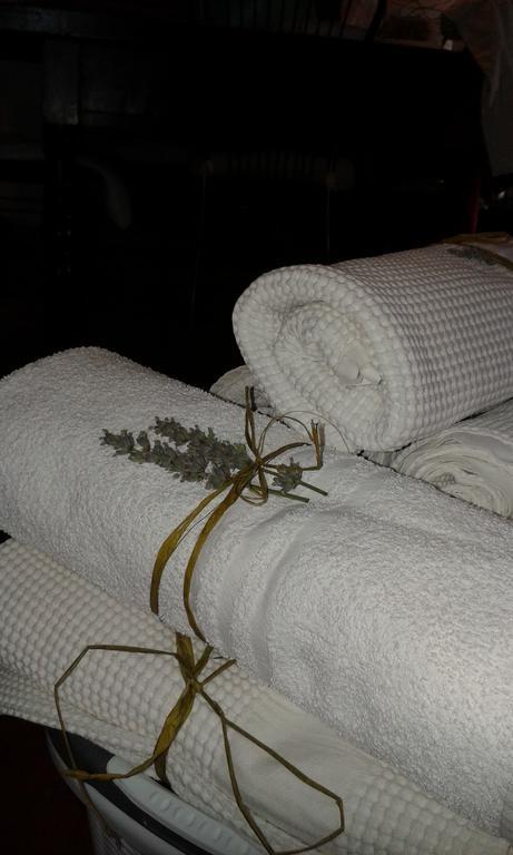 Agriturismo "La Rosa Canina" Bed & Breakfast Lerici Exterior photo