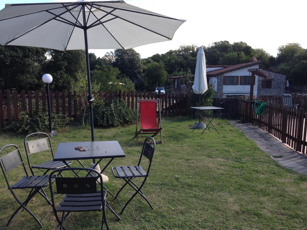 Agriturismo "La Rosa Canina" Bed & Breakfast Lerici Exterior photo